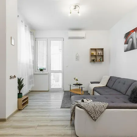 Apartment Time 4 Dreams *
